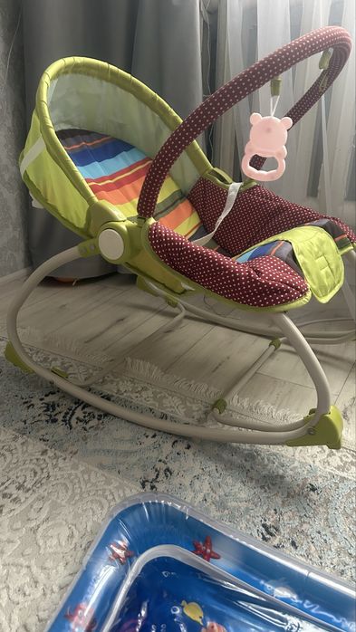 Шезлонг детский+игровой коврик+игрушка дуга