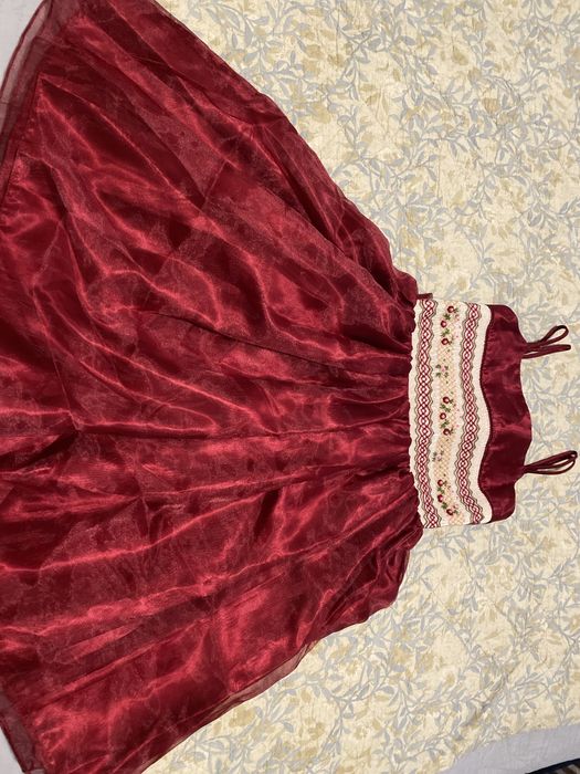 Прекрасна официална   рокля от тафта   152 размер