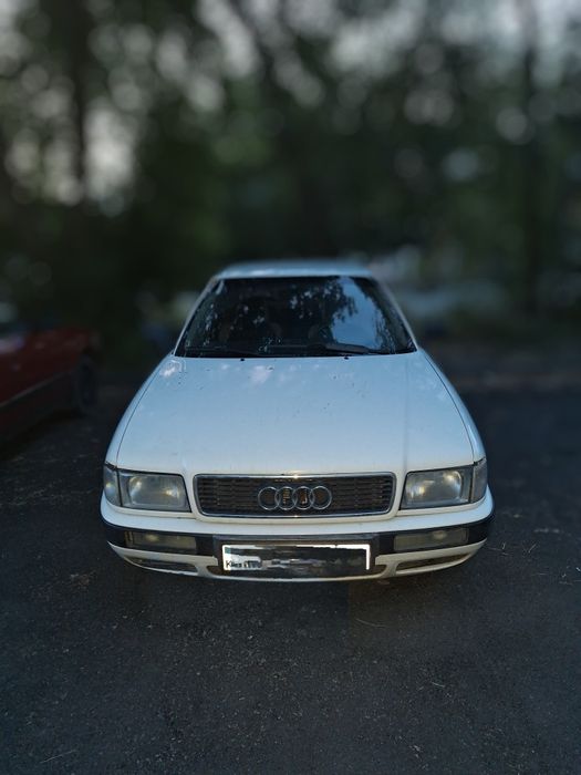 Автомобиль ауди 80 б4