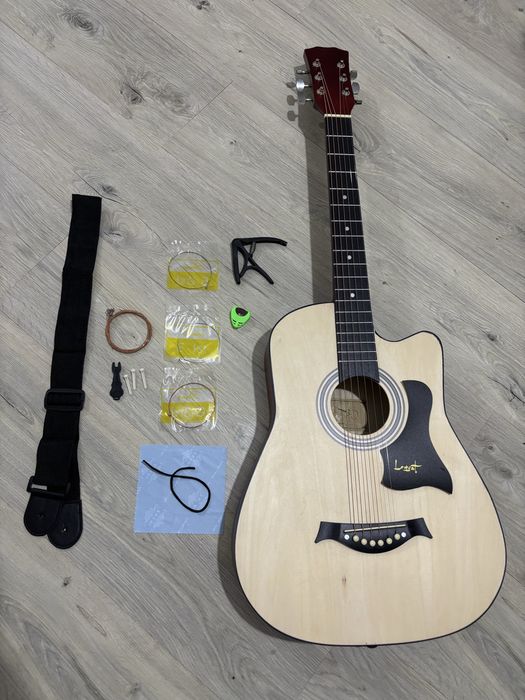 Гитара аккустическая