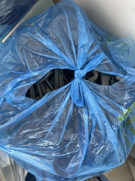 Вешалки б/у есть прищепки и плечики