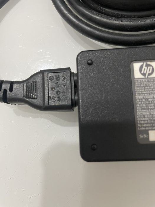 Продаю зарядное устройство для компьютера.