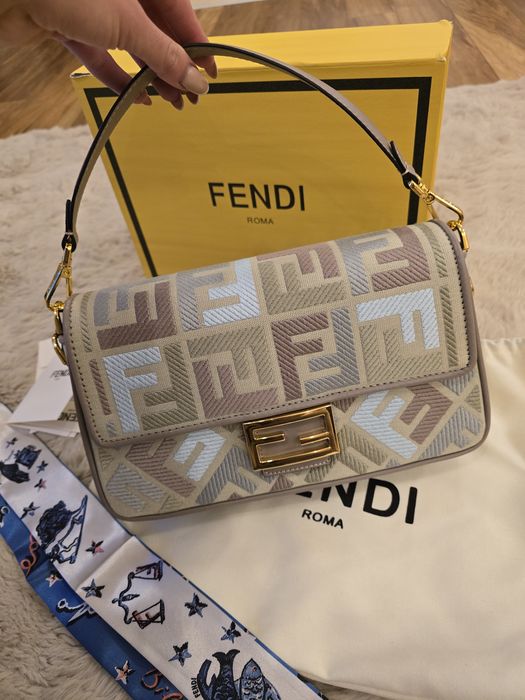 Налична чанта Fendi Baguette