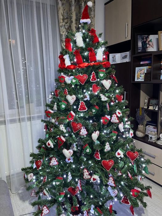 Decoratiuni inimioare handmade pentru bradul de Craciun