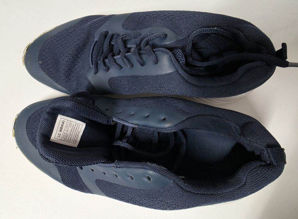 Отдам кроссовки. 39-40 размер