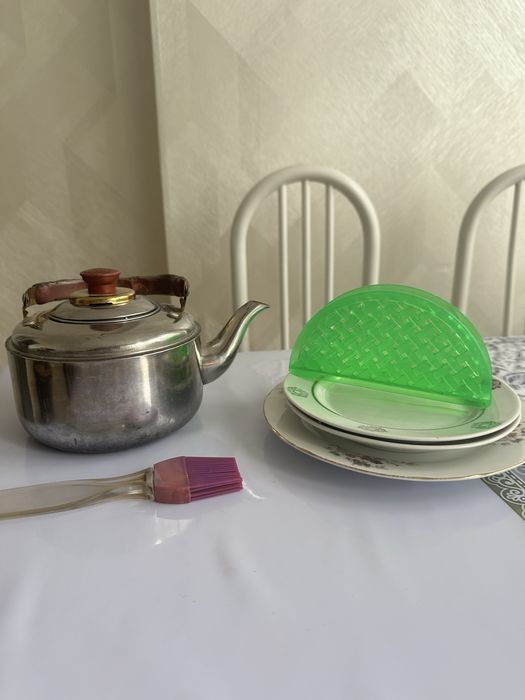 чайник и тарелки