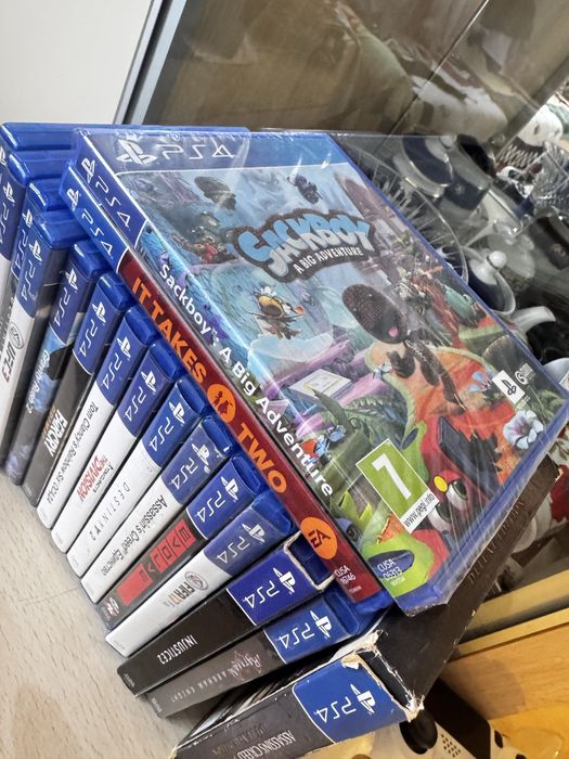 Продам полный комплект Sony Playstation 4