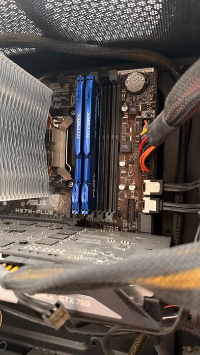 Настолен компютър за офис работа