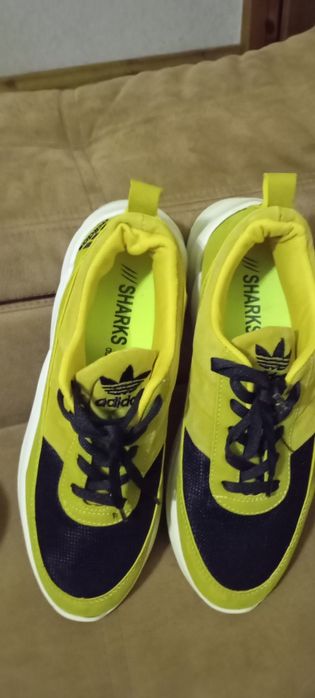 Красовка акула адидас