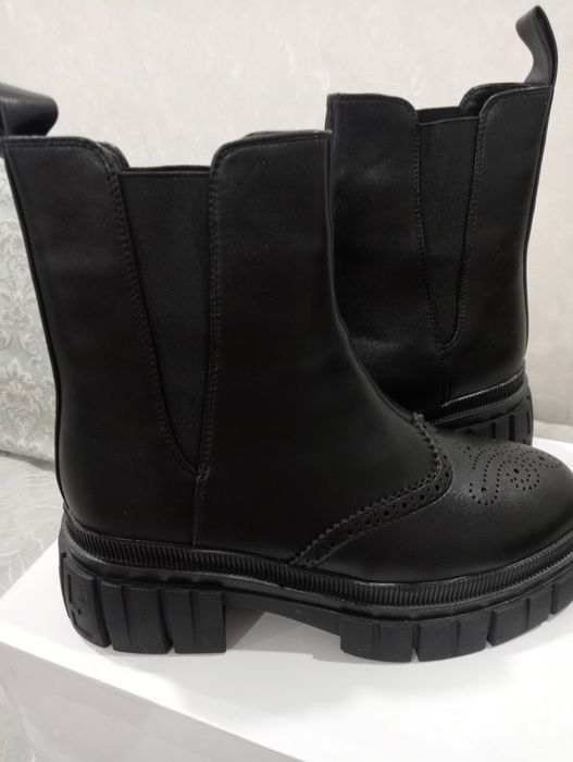 Продаю зимний ботинки