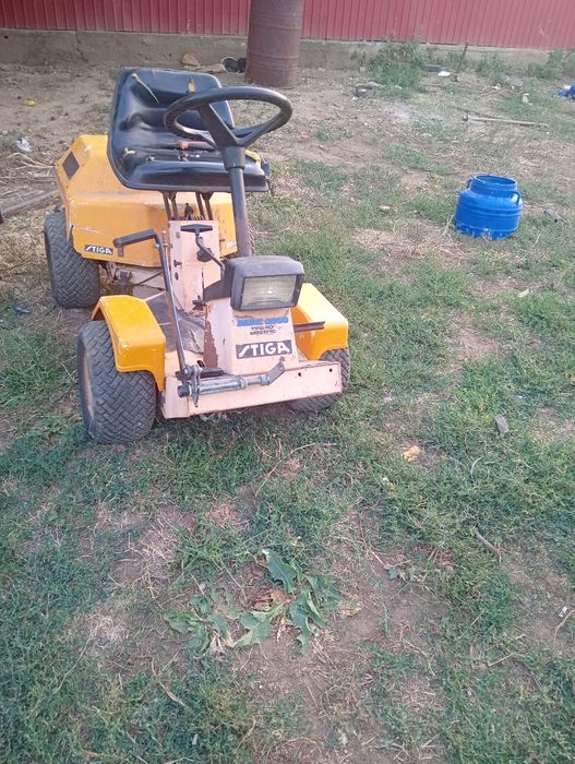 Vând tractor de tuns iarba