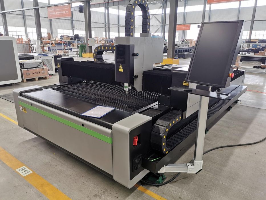 лазерный станок для металла резки  3000вт в наличии