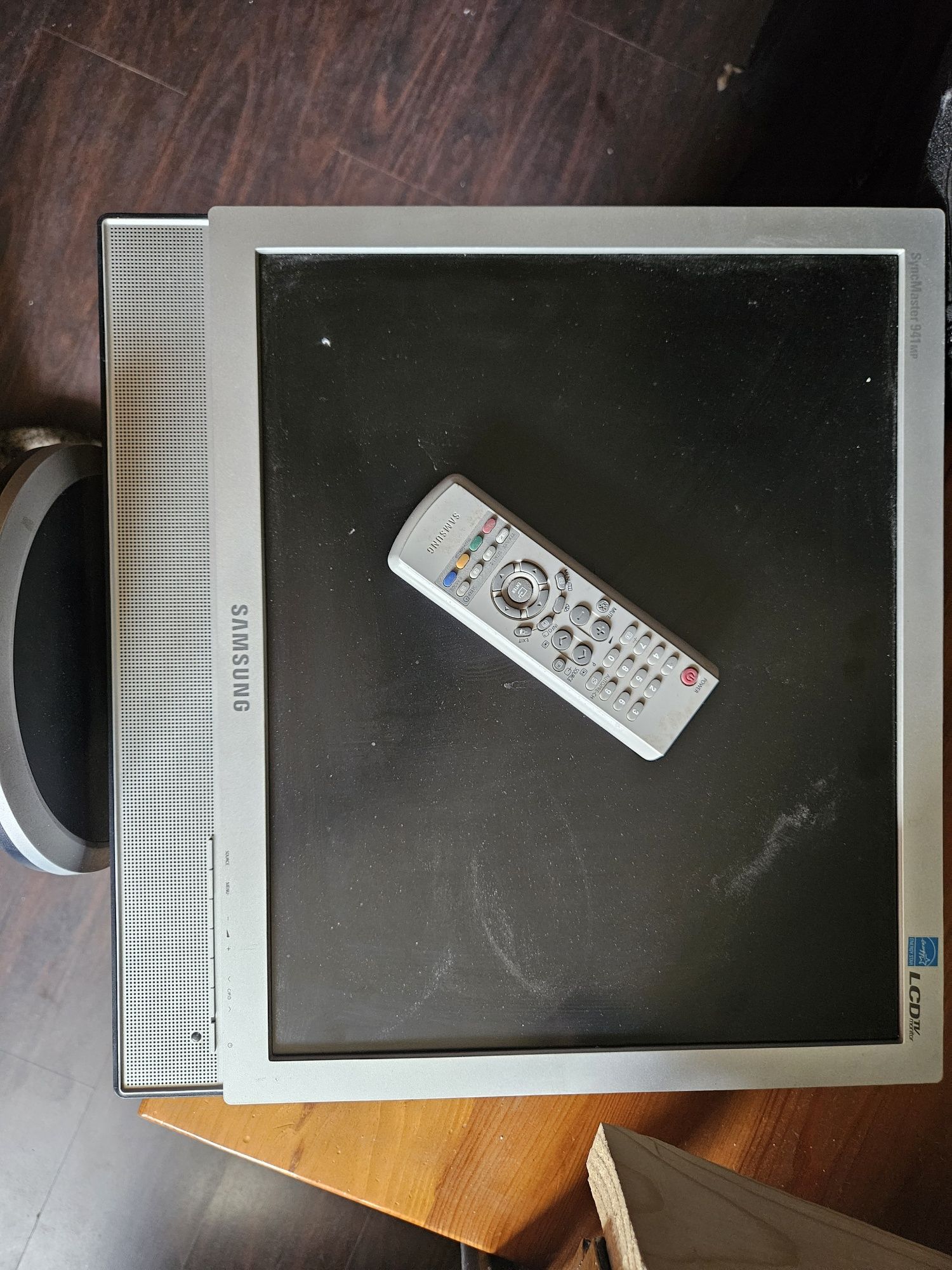 Монитор +ТВ тунер ,19 инча LCD SAMSUNG гр. Банско • OLX.bg