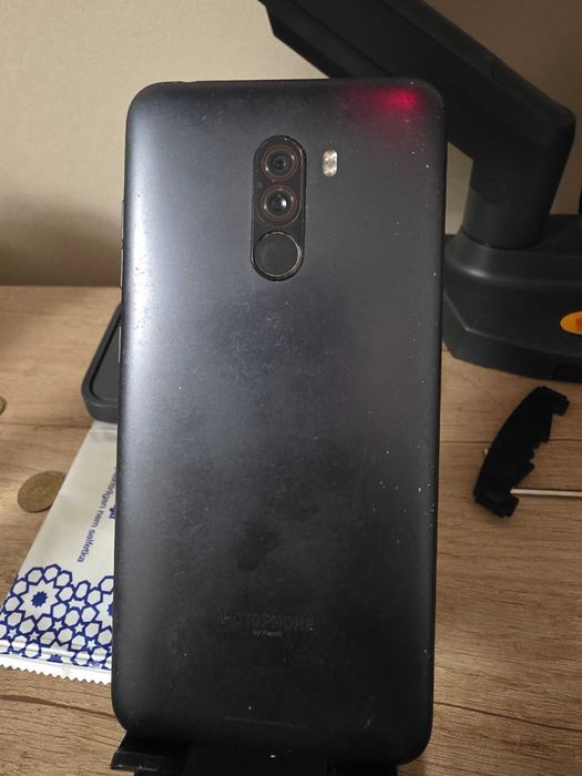 Продам Xiaomi Poco F1 (Snapdragon 845)