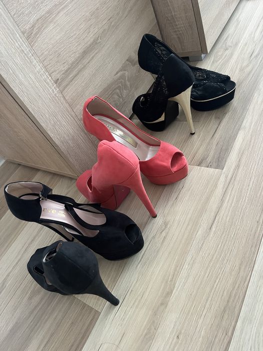Vand pantofi si saboti nr 37 pret in functie de model