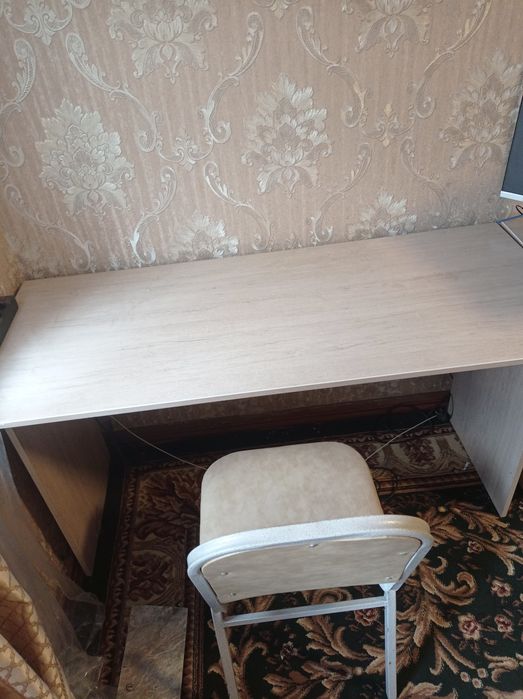 Стол стули билан сотилади