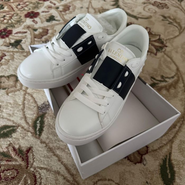 Продам новые кроссовки