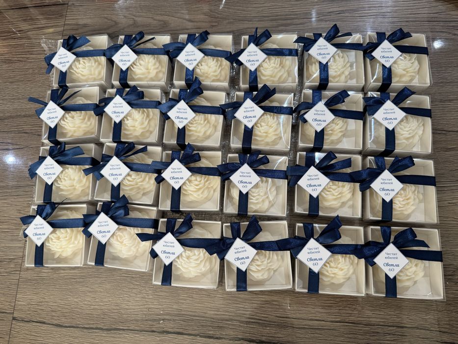 Подаръци за гости свещи божур за сватбa кръщениe рожден ден бал юбилей