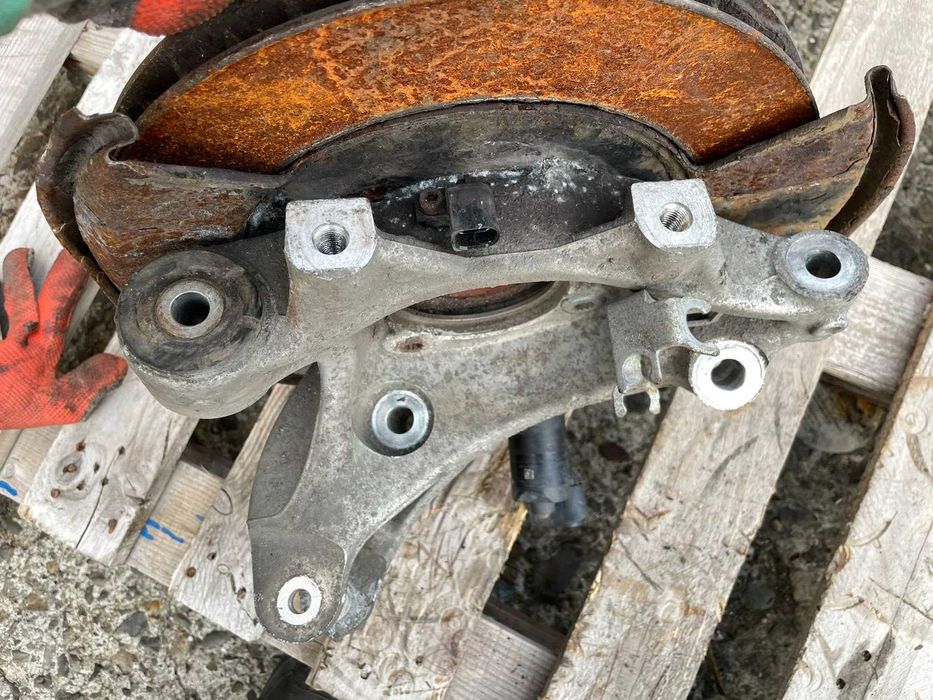 Заден Десен Шенкел Главина Porsche Cayenne 3.0D 92A/2012г