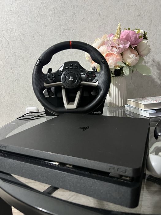 Продам PlayStation 4 Slim