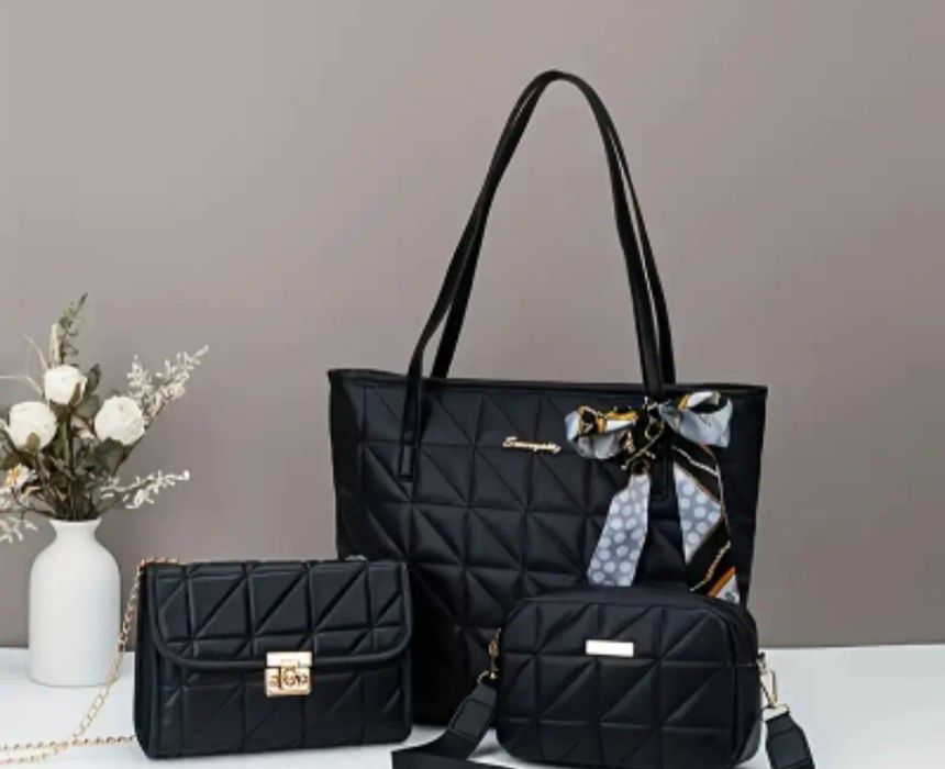 Камплект стилни чанти.
Цена:25,00 евро