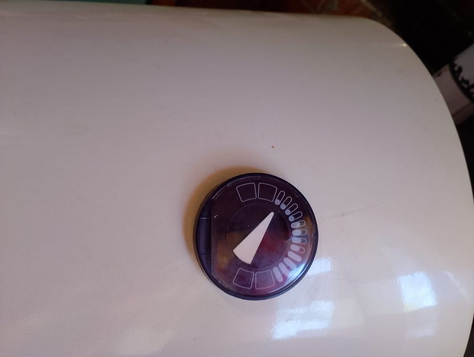 Vând boiler electric