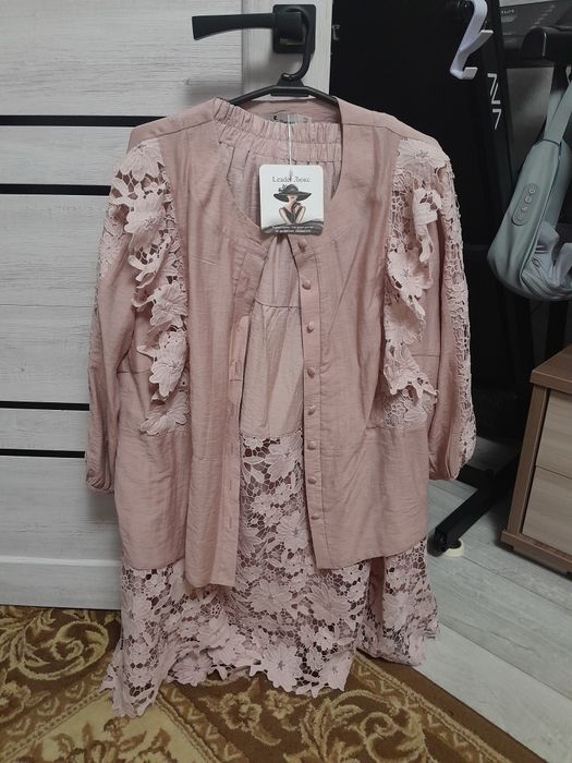 Продам шикарный костюм двойка