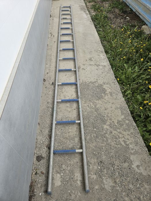 Продается цельная лестница длига 5.25м