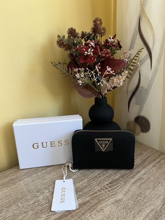 Оригинално портмоне Guess - чисто ново