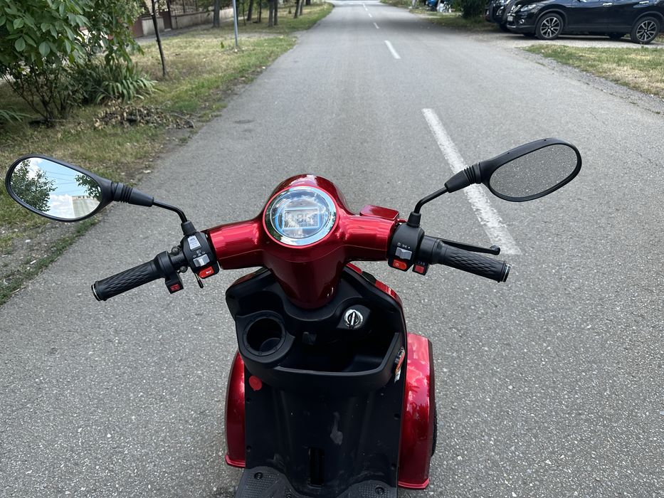 Vand scuter nou cu portbagaj