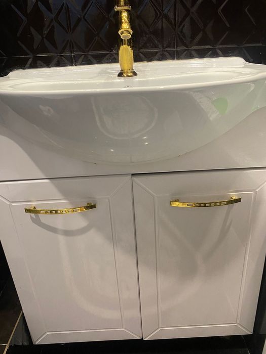 Раковина с тумбой