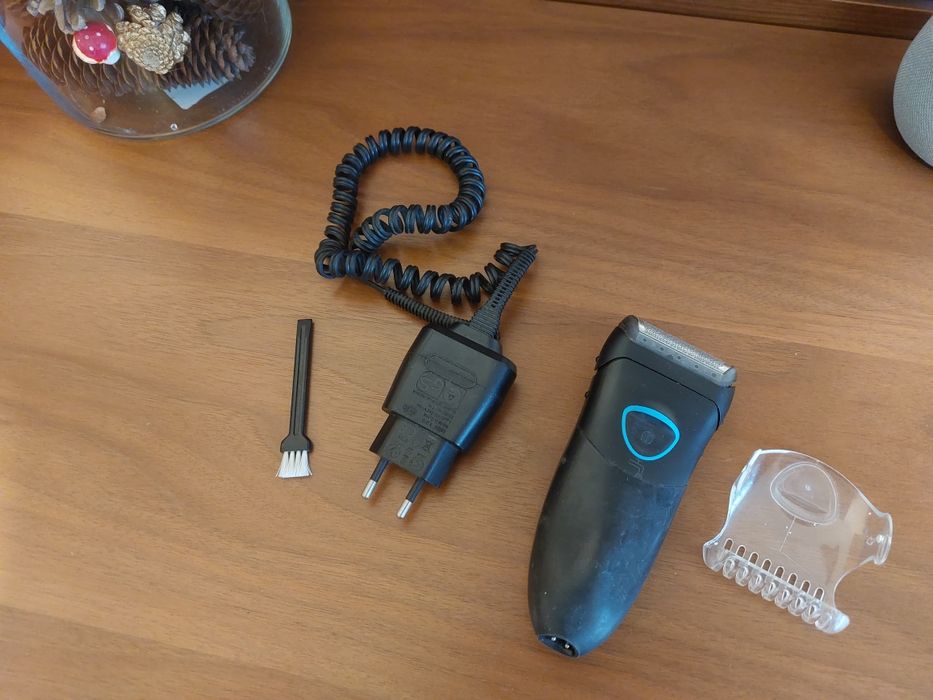 Aparat electric de bărbierit Braun