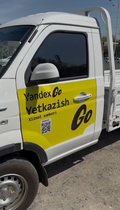 Yandex brend magnit nakleyka