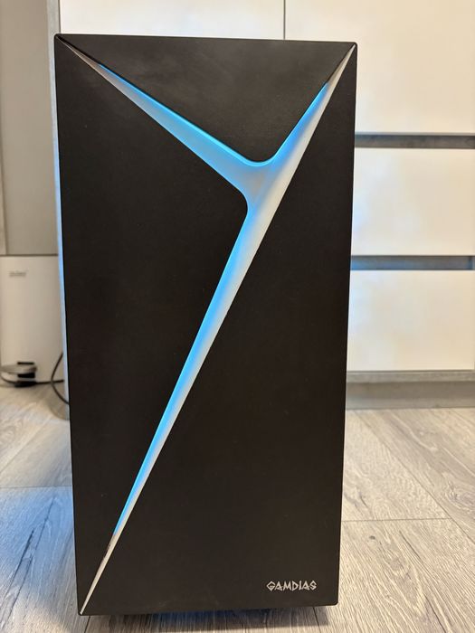 Продавам custom компютъра си