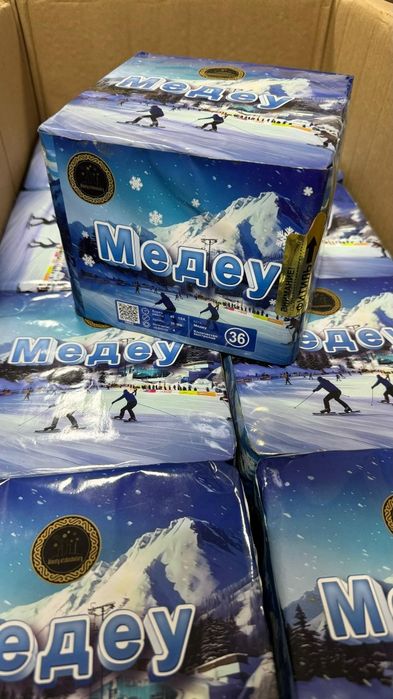 Салют, фейерверк, салют,