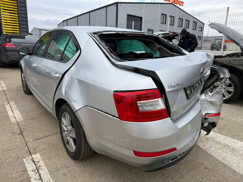 Dezmembrez / Dezmembrari / Piese / Accesorii Skoda octavia 3 2014 berlina 1.6 tdi CLHA gri volan stanga