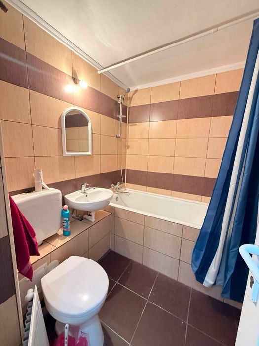 Apartament decomandat 3 camere , zona Decebal