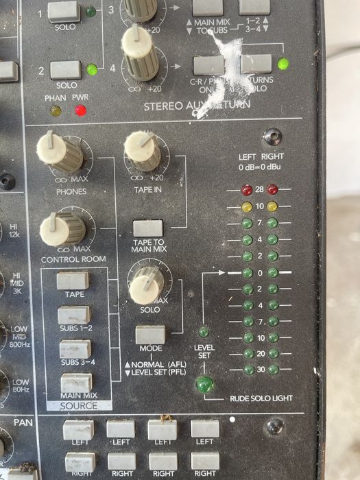 Mixer mare in stare perfecta de functionare plus doua boxe de 60 w