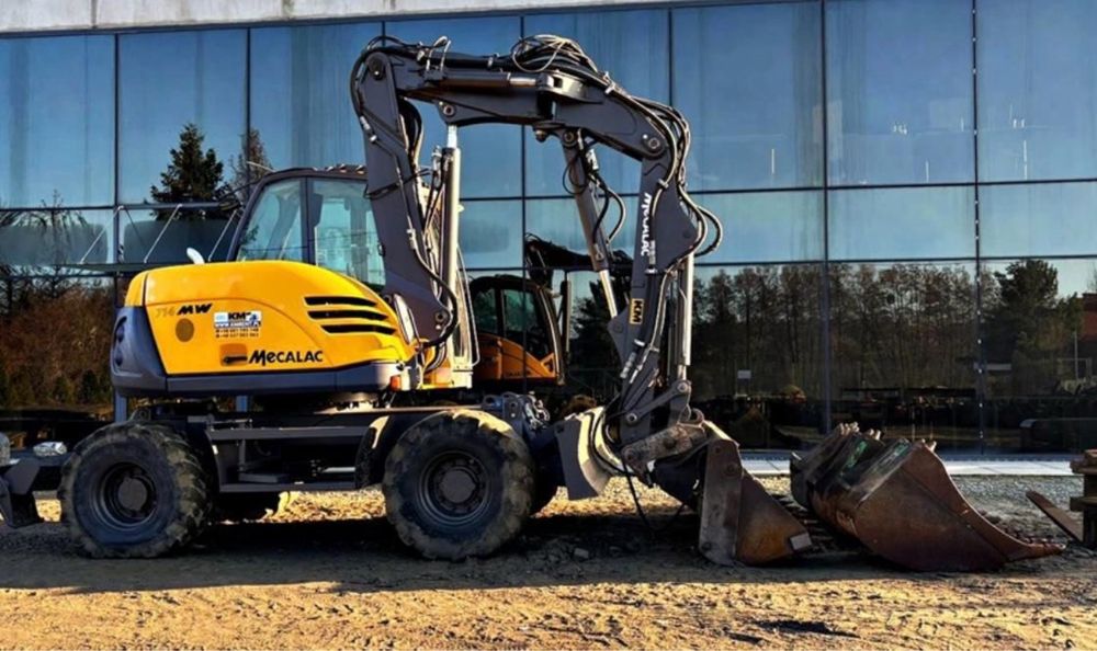 Prestari servicii buldoexcavator/excavator/camion/cilindru/trailer