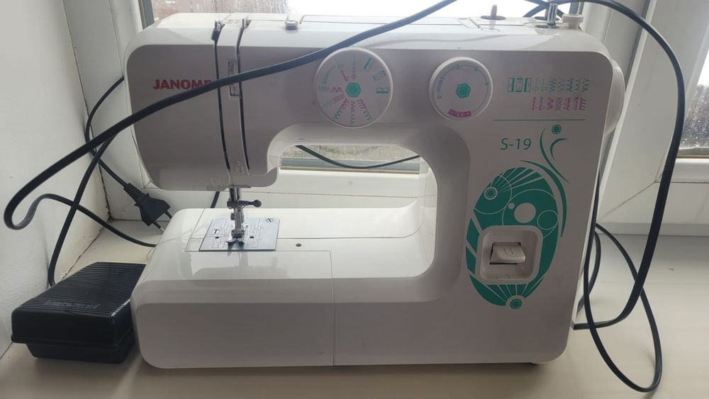 Швейная машина бренда JANOME