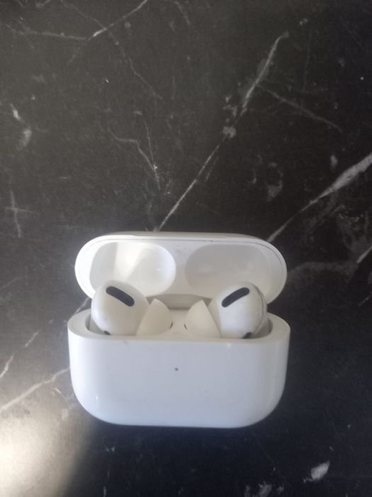 Оригинальные наушники AirPods