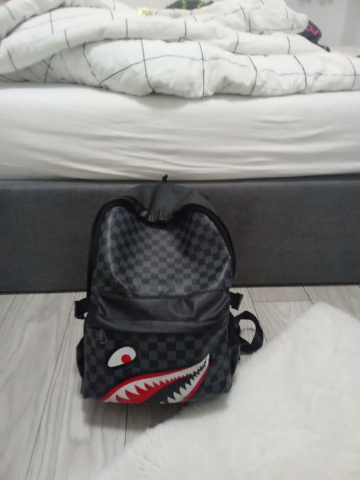 Vând ghiozdan  bape