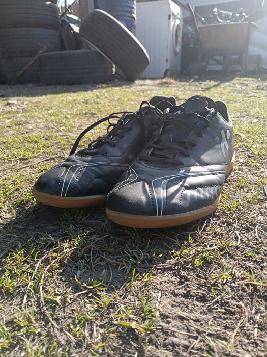 Kipsta agility 300 ghete de sală