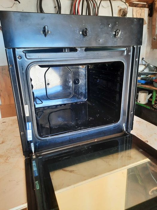 Продам духовои шкаф