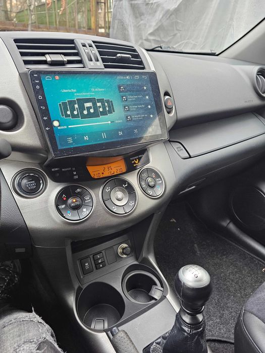 Тойота РАВ 4 2012