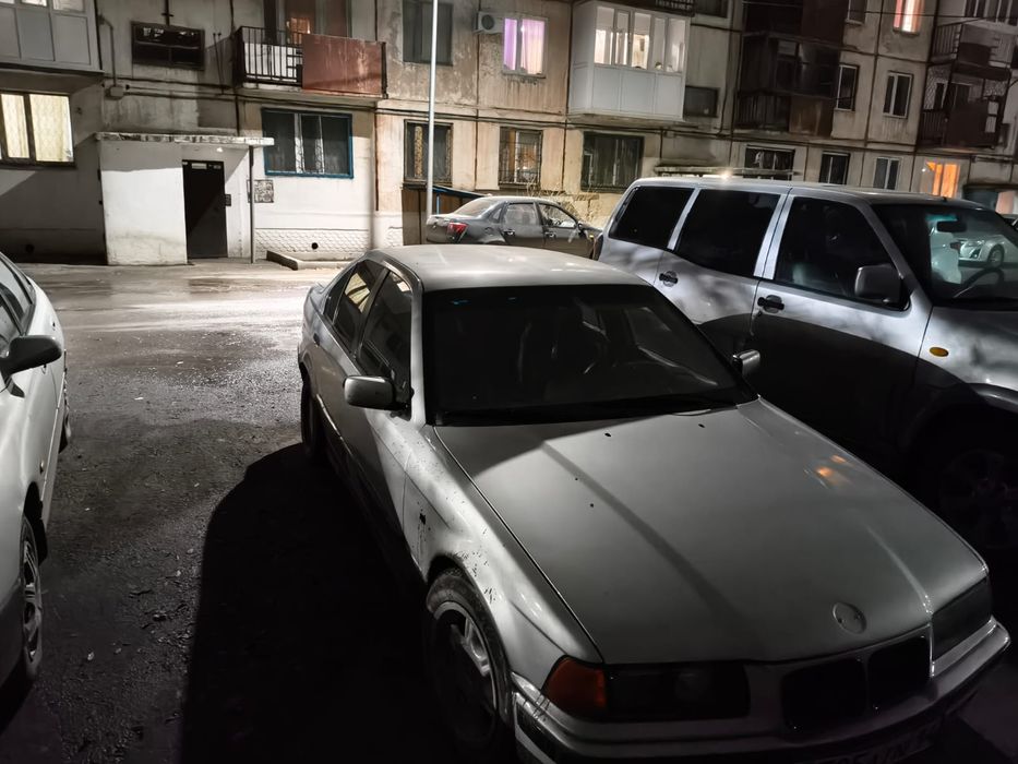 Продам BMW E318...