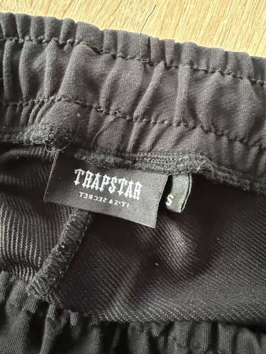 Къси панталони на Stone island и Trapstar