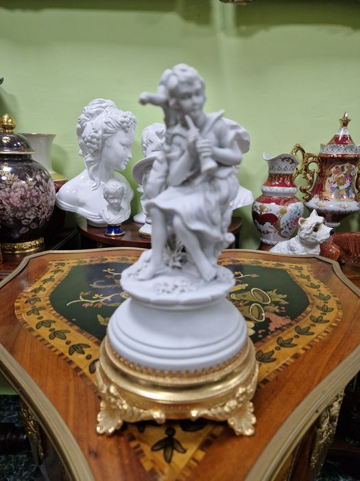 Страхотна антикварна италианска порцеланова фигура Capodimonte