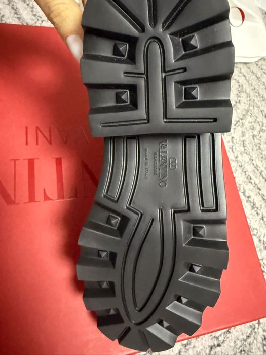 Ghete Valentino Garavani marimea 36 Noi originale din Outlet Barcelona
