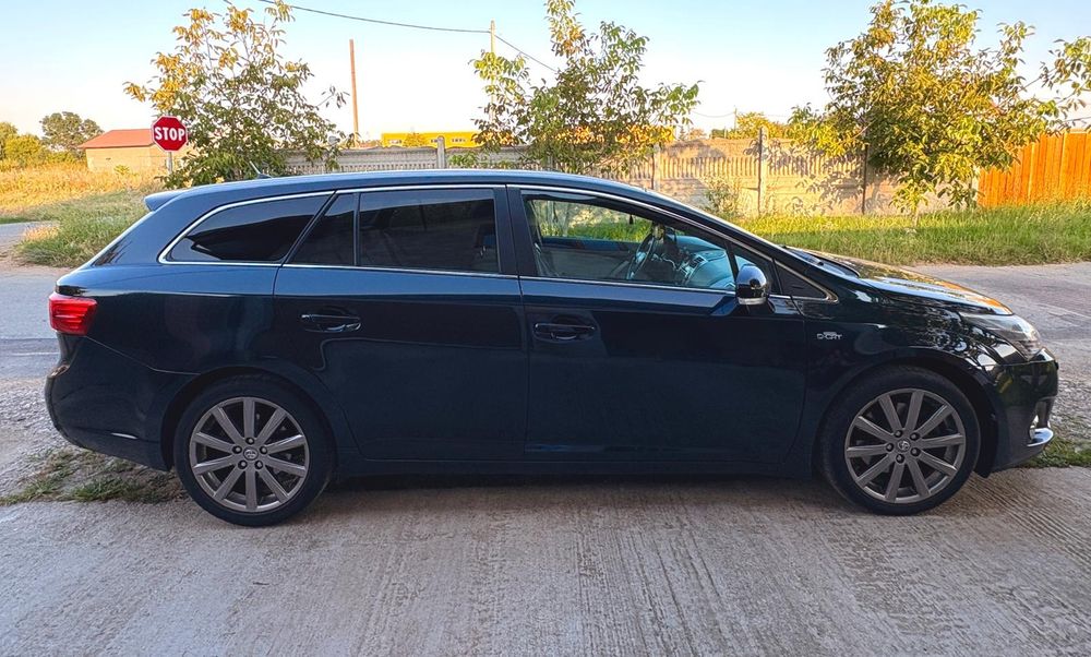 Toyota  Avensis T27 Wagon  Panoramic